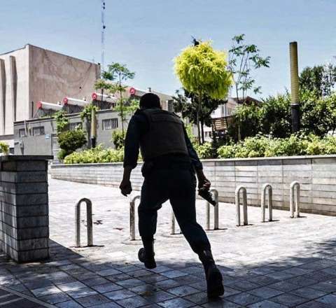 Tehranın mərkəzində 2040-ı göstərən “Ölüm saat”ı necə oldu? 