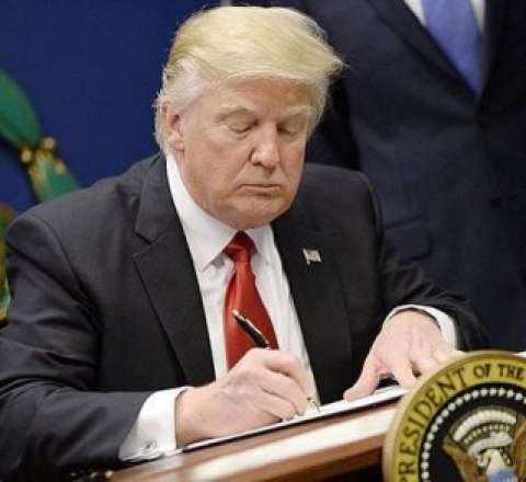 Venesuela üzərində hava məkanı tam bağlanacaq - Tramp 