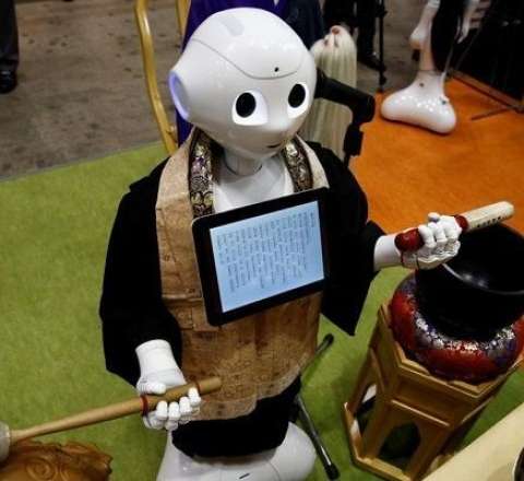 Ofisiant robot xarab oldu - Restoranda xaos yaratdı - VİDEO