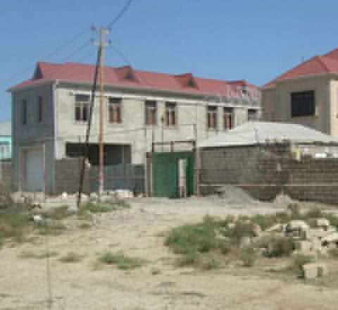 “Qanunsuz tikili nə deməkdir?” – İqtisadçı 30 illik problemdən danışdı 