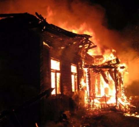 Gədəbəydə 7 otaqlı ev yandı 