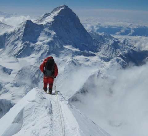 Everestdə buzlaq çökdü: Yüzlərlə turist... 