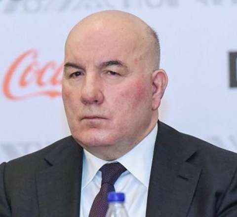 Elman Rüstəmov məşhur şadlıq evini satdı 