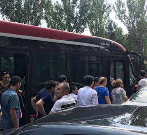 "BakuBus" sürücüsü piyadanı vurdu 