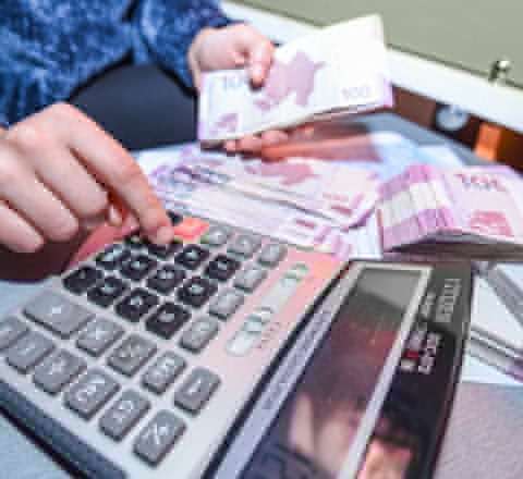 Manatla verilmiş kreditlər bahalaşdı 