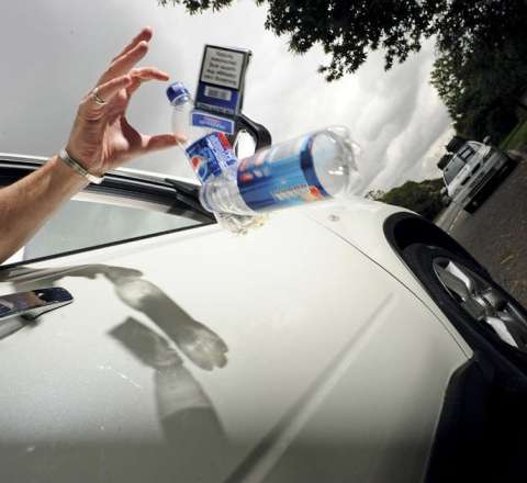 Küçəyə zibil atdı - Həbs olundu 