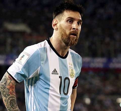 Messi meydanı tərk etdi, azarkeşlər aləmi bir-birinə qatdı - VİDEO 