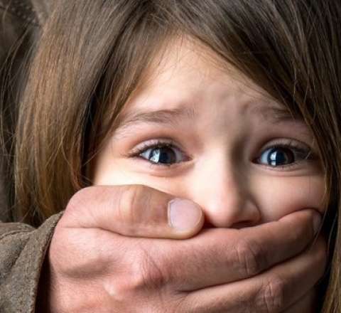 11-ci sinif şagirdi azyaşlı əmisi qızına seksual zorakılıq etdi 