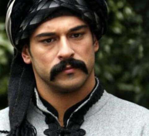 Burak Özçivitin daşınmaz əmlaka yatırımları 1 milyardı keçdi 