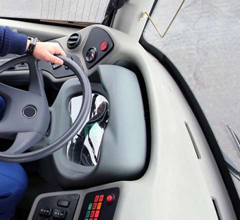 Avtobus sürücüsü küçədə döyüldü 