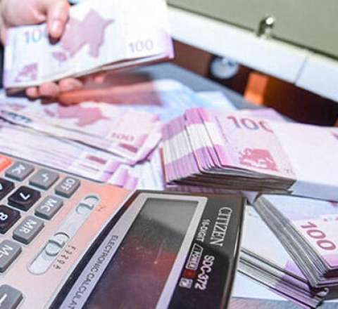 Azərbaycanda bu şəxlərin maaşı 1320 manat oldu 