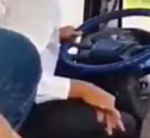 Avtobusda İNSİDENT: Sürücü və sərnişin üz-üzə gəldi - VİDEO 