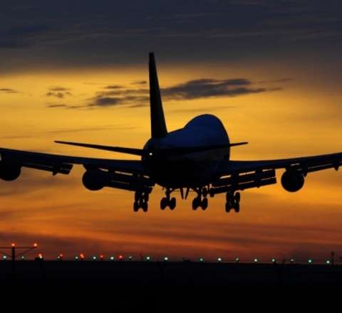 Moskvanın bütün aeroportlarında uçuşlar dayandırıldı 