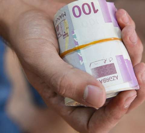 Bakıda işsiz gənclərdən necə sui-istifadə edilir? Külli miqdarda borc... - VİDEO 