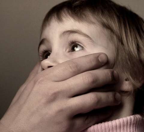 Ata qızını cinsi zorakılıqla hədələdi - Polis araşdırmaya başladı 