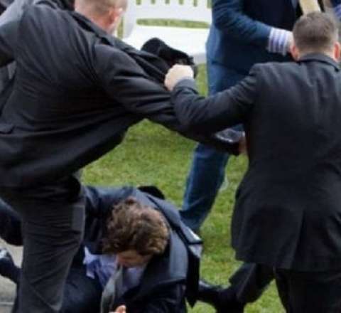 Sərxoş qazilər iki nəfəri Maşına zorla mindirib döydülər 