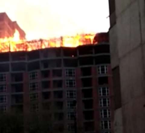 Bakıda daha bir çoxmərtəbəli binada YANĞIN BAŞLADI 