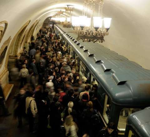 Metroda problem yarandı - Qatar tuneldə qaldı 
