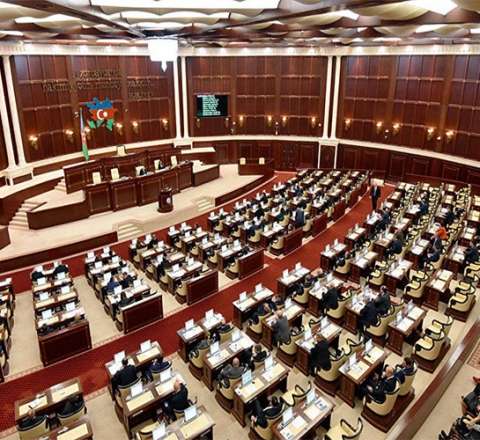 Milli Məclisin xüsusi iclası başladı 