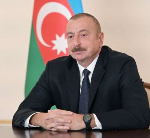 Prezident onlara ev verdi 