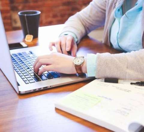 Məsafədən iş rəsmiləşir —  Ofis bazarı necə dəyişəcək?