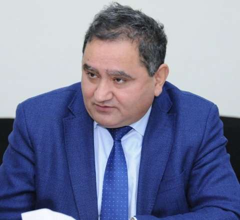 Etibar Əliyev dayanmır: Hacı Şahinlə bağlı yenə yazdı... 