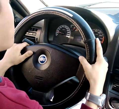 Maşında yüksək səslə mahnıya qulaq asmaq qadağandır -  100 manat cərimə...