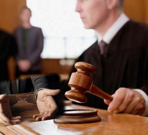 Şirkət rəhbəri marketdən yağ oğurladı - Həbs olundu 