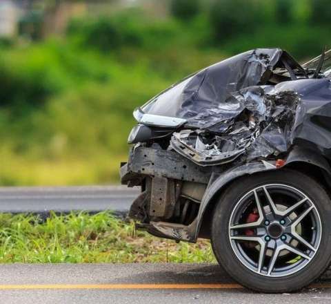 Qazaxda avtomobil divara çırpıldı – ölən və yaralanan var 