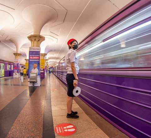 Metroda biabırçılıq: Gənc qızla oğlan... - VİDEO 