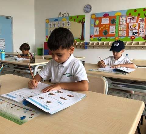 “Bəzi dərsliklər şagirdlər üçün çətinliklər yaradır” – Nazirlik 