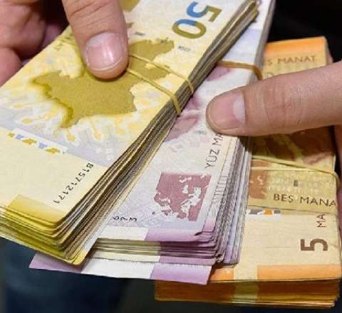 Bu şəxslərin kartlarına pul köçürüldü  - RƏSMİ