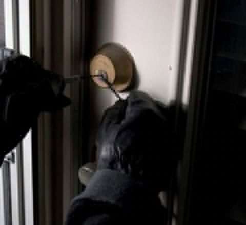 Evin açarlarını sayğacda gizlətdi, bütün qızılları oğurlandı 