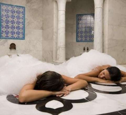 Təhlükəsizlik qüvvələri qadın hamamına basqın edib - ƏMƏLİYYAT 