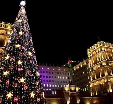 Bulvarda Yeni il yarmarkasında yeniliklər - VİDEO 