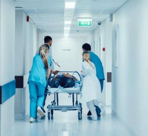 21 yaşlı qadın doğuş zamanı öldü 