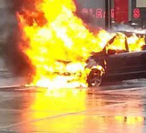Şamaxı - İsmayıllı yolunda “Audi” yandı  - VİDEO