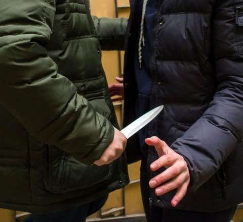 Azərbaycanda nazirlik işçisinə 14 bıçaq zərbəsi vuruldu 
