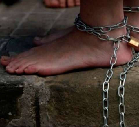 Azərbaycanda ər arvadını zəncirlədi - SƏBƏB 
