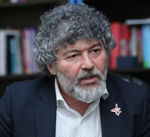 Kitab sərgisi ilə bağlı QALMAQAL: “iki gündür ki, bu gərginliyi yaşayıram” 