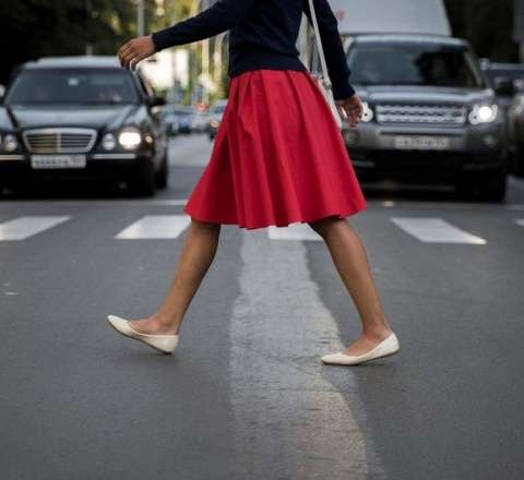 39 yaşlı qadını maşın vurdu 