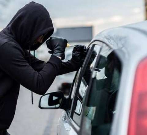 Azərbaycanlının başına gələn kuryoz olay: 2 dəqiqədə maşınını oğurladılar 