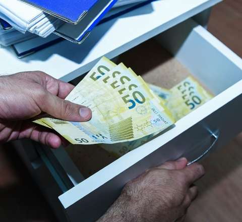 Bu Təhsil İdarəsində nöqsanlar aşkarlandı -  Yeyintiyə görə 33 direktor işdən çıxarıldı 