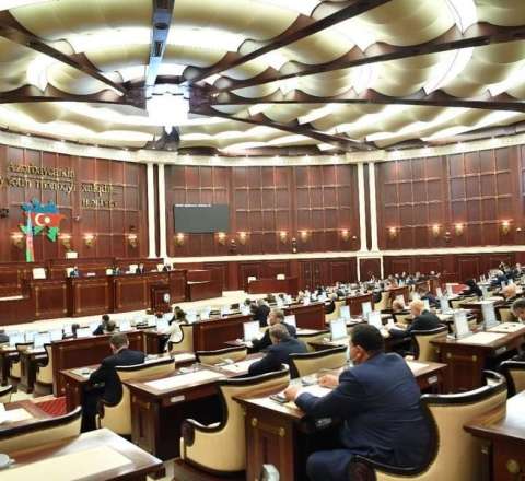 Milli Məclisin iclası başladı 