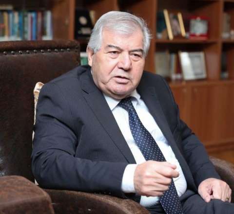 Sabir Rüstəmxanlı: "Mən səbirliyəm, amma o, kəsir atır" - MÜSAHİBƏ 