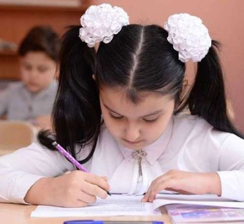 DİQQƏT: İbtidai siniflərdə dərslər bu saatda başlaya bilər 