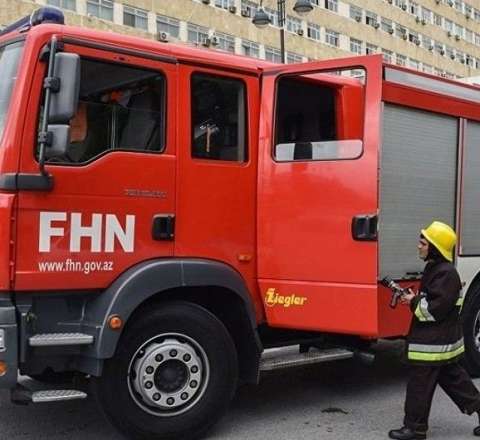 Bakıda yanğın: sakinlər təxliyə edildi 