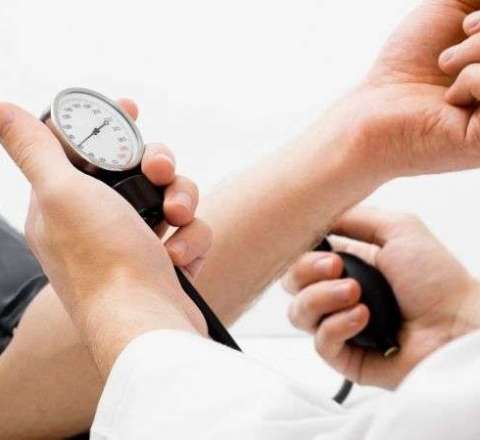 Təzyiqi dərmansız salmağa kömək edən içkilər 