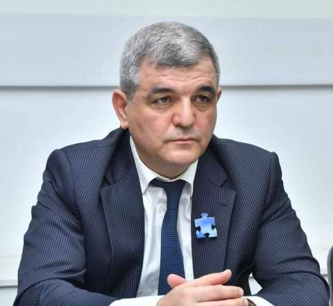 Fazil Mustafanın Şuraya etirazı, aparıcıya dəstəyi və yanlışı... 