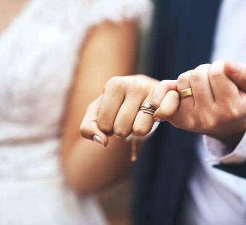 Azərbaycanda arvadının soyadını götürən kişilərin sayı... 